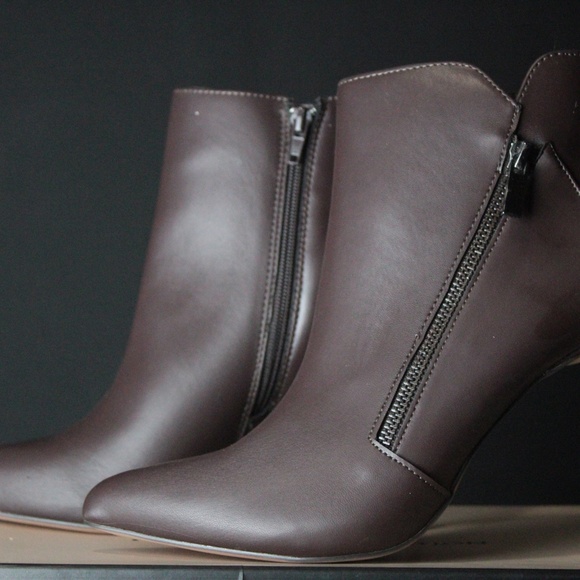 BCBGENERATION BROWN BOOTIES - Picture 4 of 8